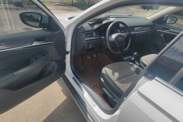 Used Volkswagen C-TREK 2018 1.5L Manual Comfort Model Driver Seat