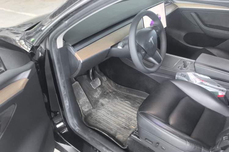 Used Tesla Model Y 2022 Long-Range All-Wheel-Drive Version
