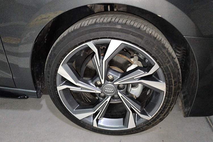 Used Audi A3 2021 Sportback 35 TFSI Luxury Sports Model Right Front Wheel Hub
