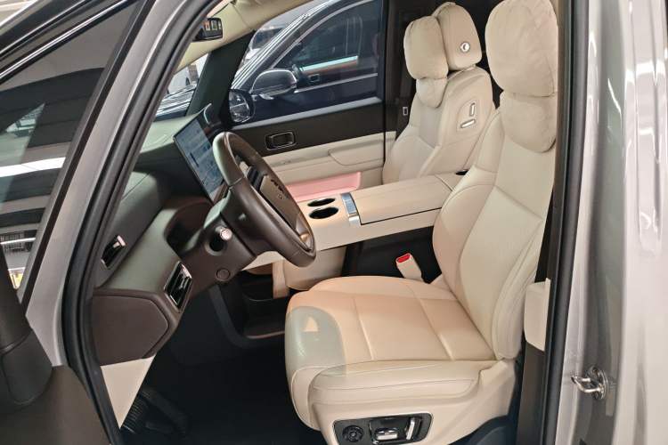 Used Li Auto MEGA 2024 Ultra Model
