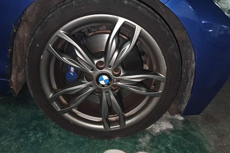 Used BMW 2 Series 2014 M235i Right Front Wheel Hub