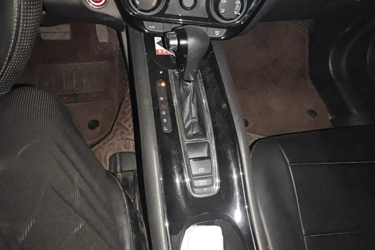 Used Honda Vezel 2020 1.5L CVT Luxury Edition Gear Lever