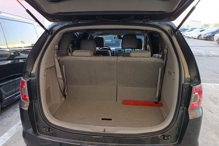 Used Mazda Mazda 8 2011 2.3L Deluxe Edition