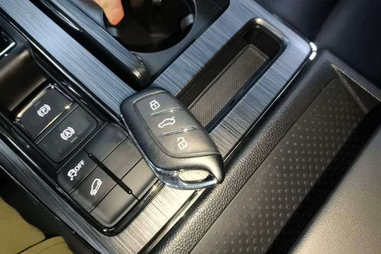 Used Roewe RX5 2023 PLUS 330TGI Automatic Trendsetting Smart Edition Vehicle Key