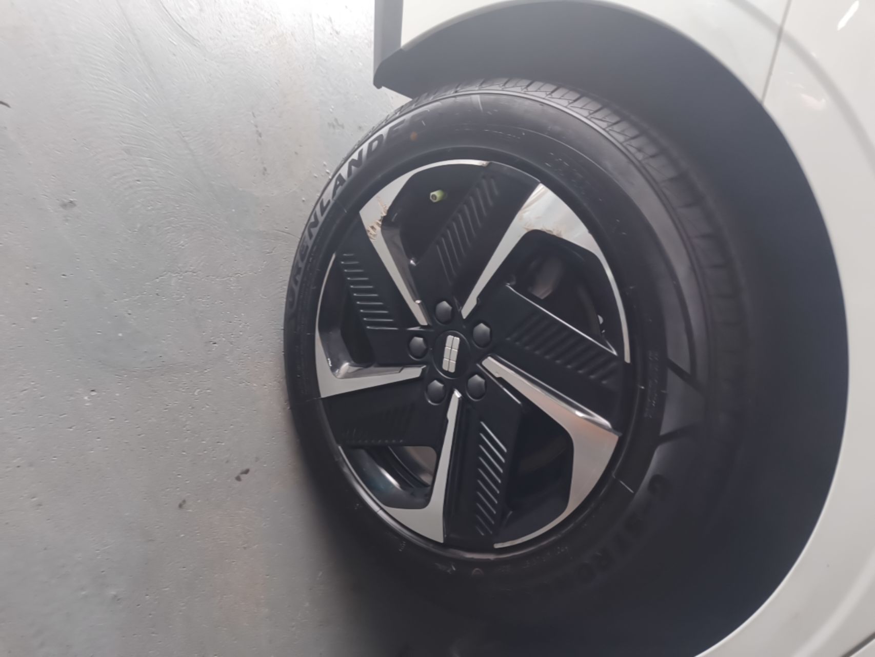 Geely Galaxy L6 2024 125km PLUS Dragon Edition — снимка 11