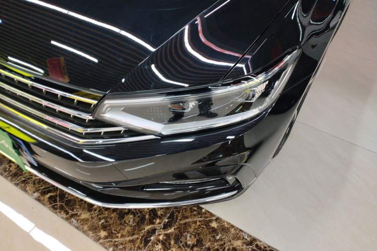 Used Volkswagen Magotan 2023 2 Million Units Commemorative Edition 330TSI DSG Luxury Version Left Front Headlight