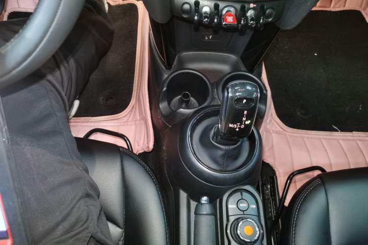 Used MINI 2018 1.5T ONE PLUS Five-Door Edition Gear Lever