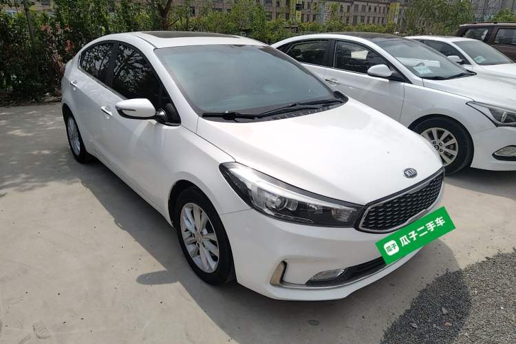 Used Kia K3 2016 1.6L Automatic GLS Front Right 45 Deg