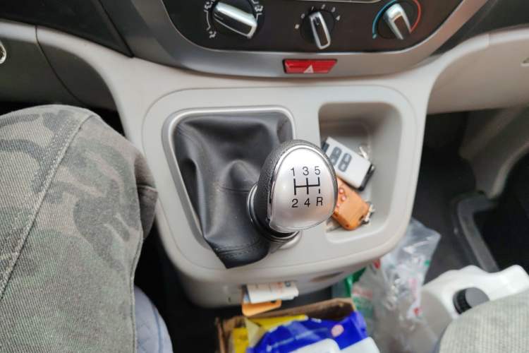 Used JAC Refine M3 2019 1.8L 5-Seater Express Edition Gear Lever