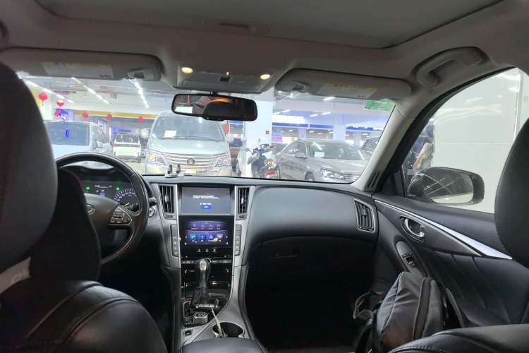 Used Infiniti Q50 2014 2.0T Luxury Edition
