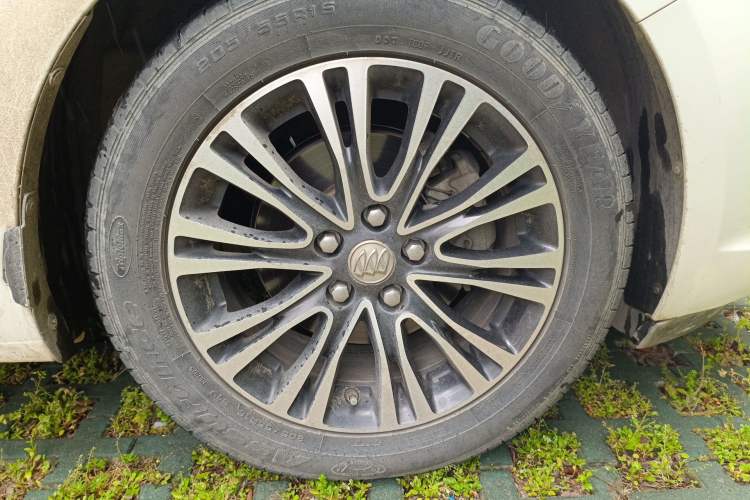 Used Buick GT 2017 15N Automatic Deluxe Edition Right Front Wheel Hub