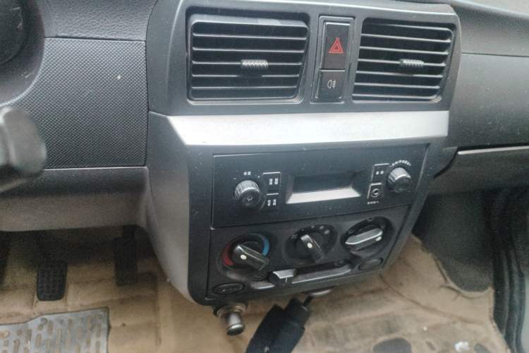 Used Wuling Rongguang 2012 1.5L Extended Basic Version Audio And AC Panel