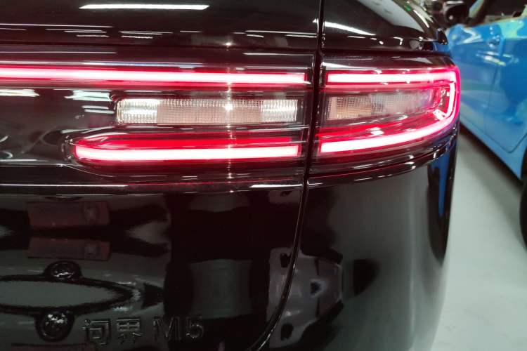 Used Hima AITO M5 2025 Extended-Range Ultra Rear-Wheel-Drive Version Exterior 3