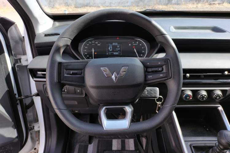 Used Wuling Alvez 2022 1.5L Manual Free-Style Model