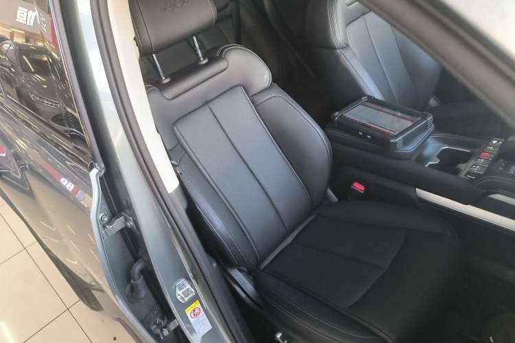 Used Formula Leopard Titanium 3 2025 501 km Range Rear-Wheel Drive Intelligent Driving Max Edition