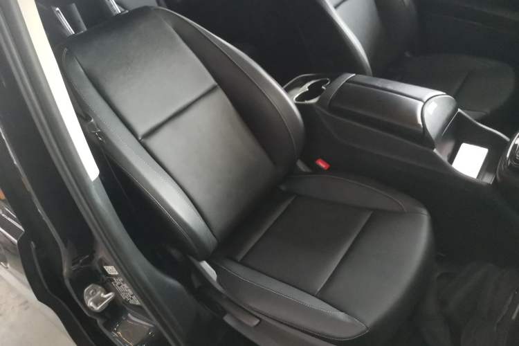 Used Mercedes-Benz Vito 2018 2.0T Business Version China VI Emission Standard Right Front Seat