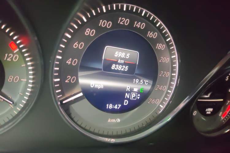 Used Mercedes-Benz GLK-Class 2013 GLK 300 4MATIC Fashion Model Odometer Close Up