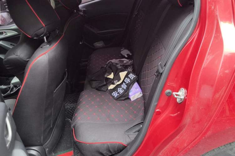 Used Mazda 3 Axela 2019 Cloud-Controlled Version Sedan 1.5L Automatic Comfort Trim China VI Standard Left Rear Seat