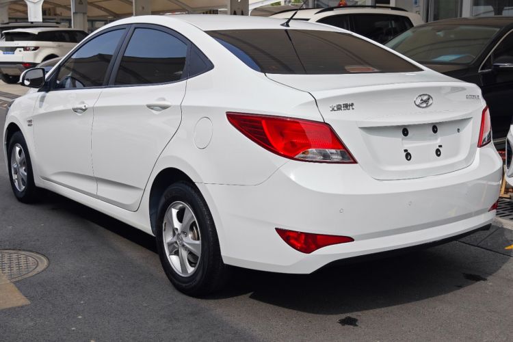 Used Hyundai Verna (older generation) 2014 1.4L Manual Smart GLS Trim Rear Left 45 Deg