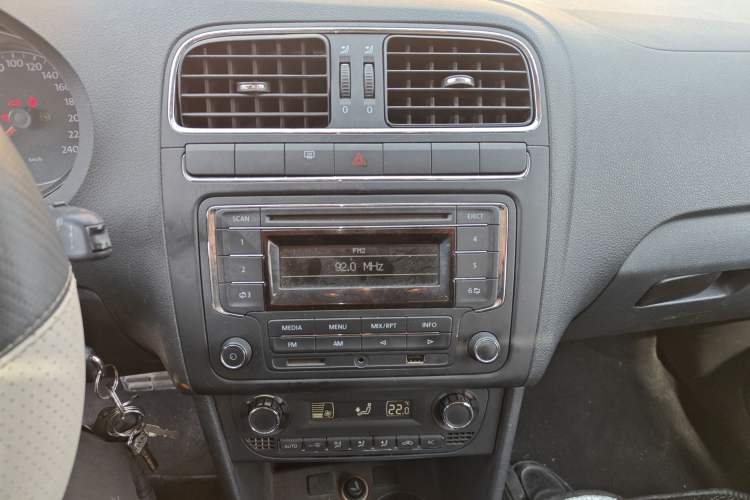 Used Volkswagen Polo 2012 1.6L Cross Polo Automatic Transmission Audio And AC Panel