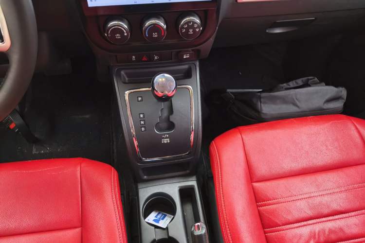 Used Jeep Compass 2014 2.0L two-wheel drive sport version
