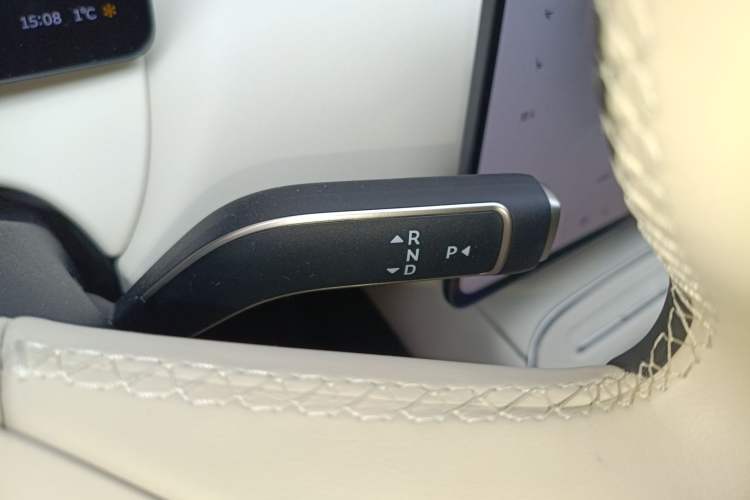 Used Nio ET5T 2025 75 kWh Touring Gear Lever