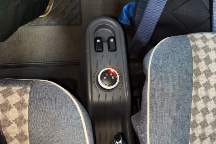 Used Wuling Hongguang MINIEV 2021 Macaron Fashion Model Lithium Iron Phosphate Gear Lever