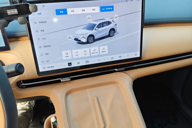 Used Geely Galaxy Xingjian 7 EM-i 2025 120km Exploration+ Version
