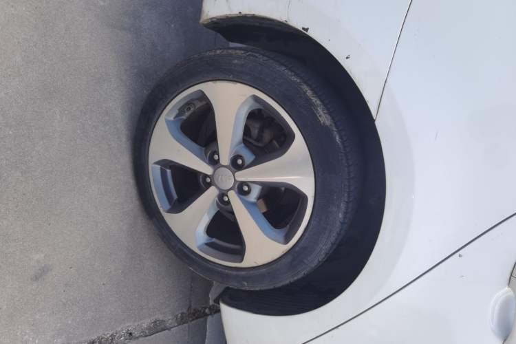 Used Kia K3S 2014 1.6L Automatic Premium Right Rear Wheel Hub
