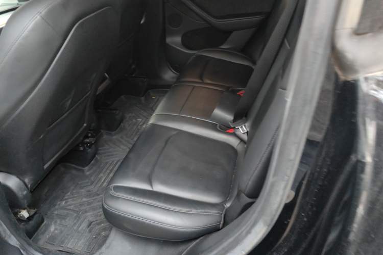 Used Tesla Model Y 2021 Revised Version 2 Long-Range All-Wheel-Drive Edition Left Rear Seat