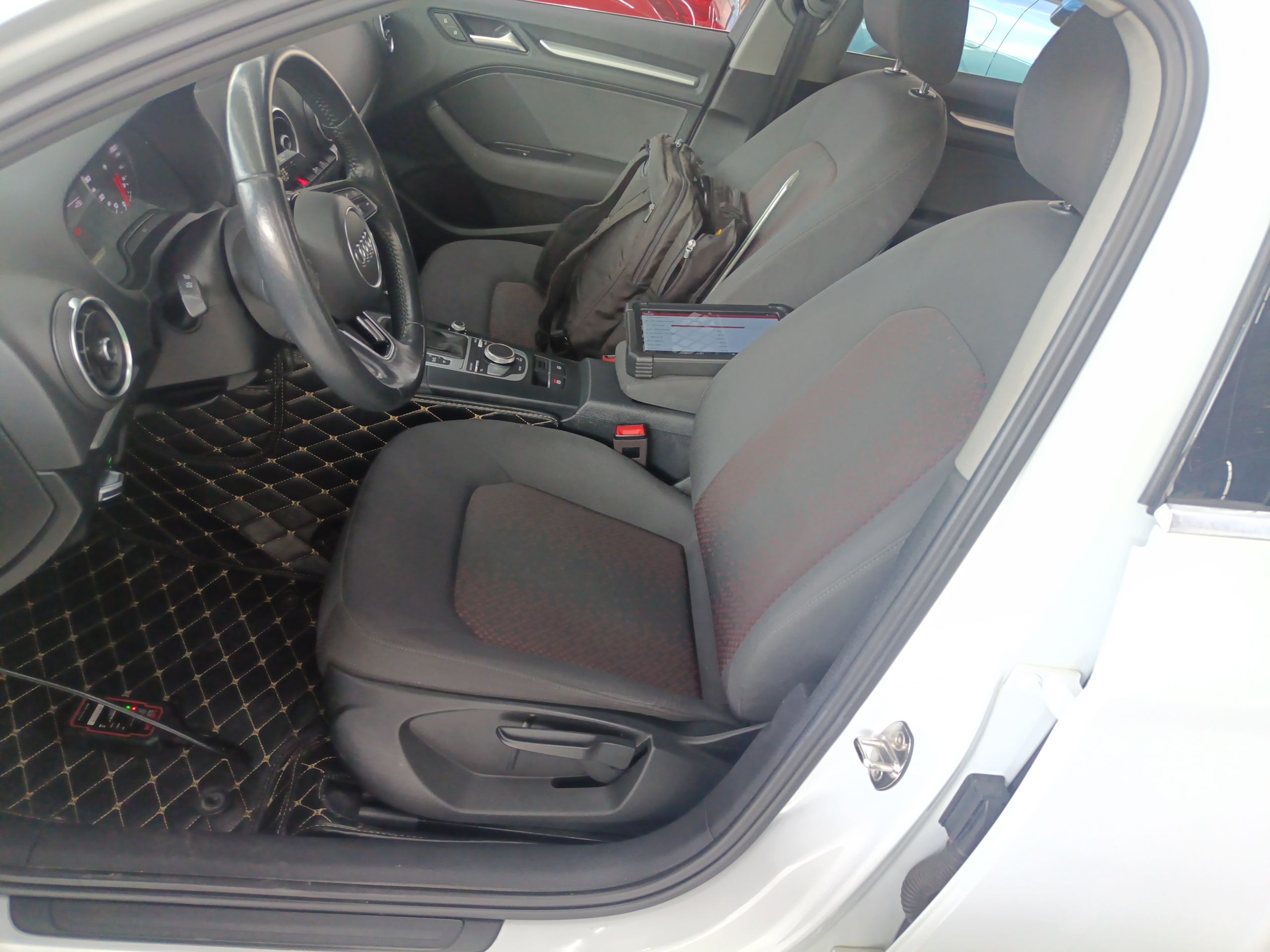 Переднее сиденье в автомобиле