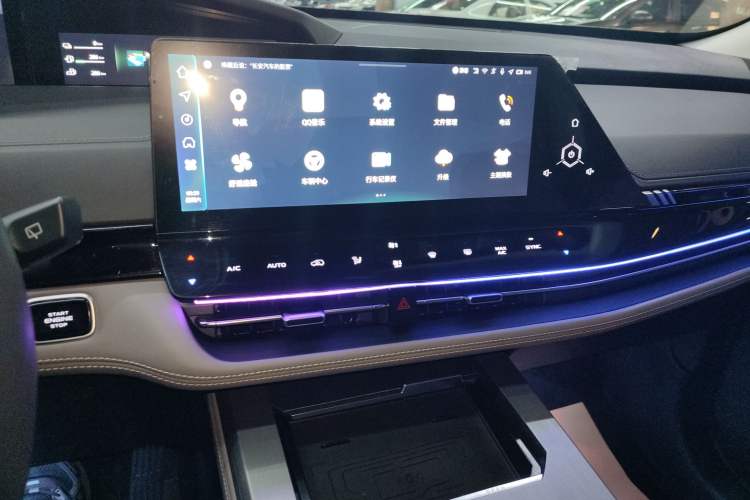 Used CHANGAN UNI-K iDD 2023 Zhidian iDD 1.5T 135km Smart & Fun Model Audio And AC Panel