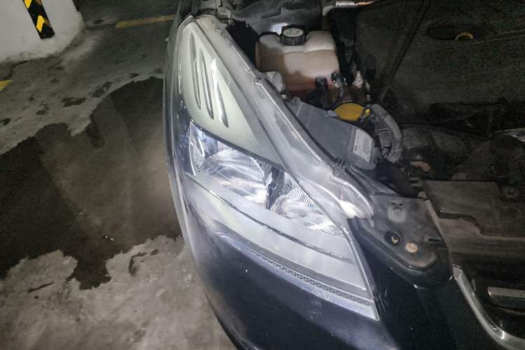 Used Ford Kuga 2015 1.5L GTDi Two-Wheel Drive Fashion Edition Right Front Headlight