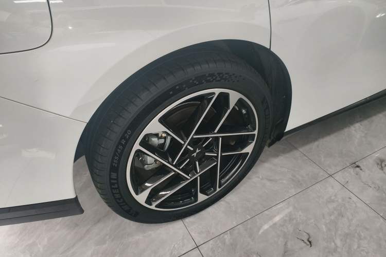 Used XPeng P7+ 2024 Long-Range Max Right Rear Wheel Hub