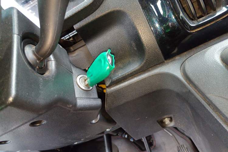 Used Iveco Daily 2023 2.5T A35M1 Short Wheelbase Low-Roof Single-Tire Side-Sliding Door 5-9 Seater Interior 1