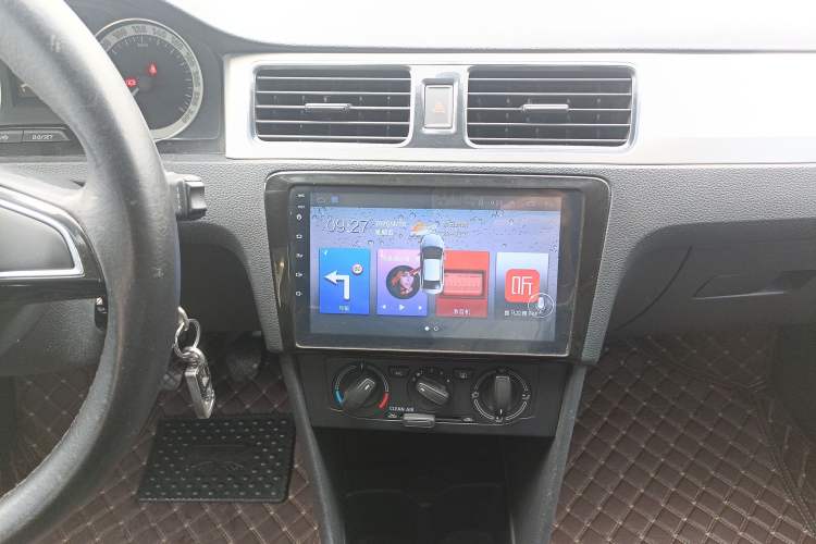 Used Skoda Rapid 2018 1.6L Manual Comfort Edition Audio And AC Panel