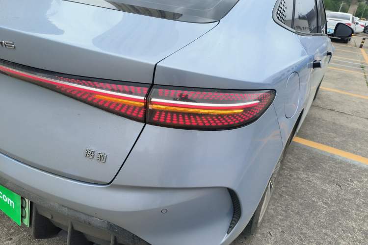 Used BYD Seal 2022 550 km Standard Range Rear-Wheel Drive Elite Version Right Rear Taillight