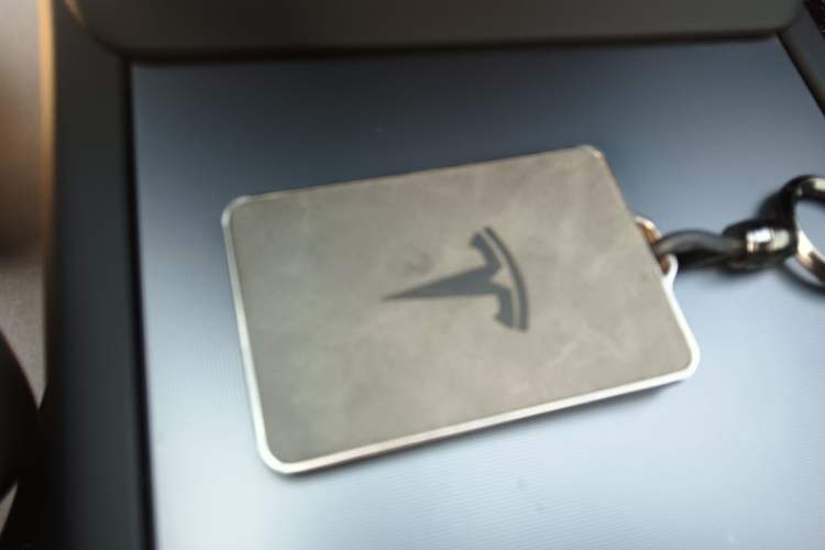 Used Tesla Model Y 2025 Long-Range All-Wheel-Drive Version
