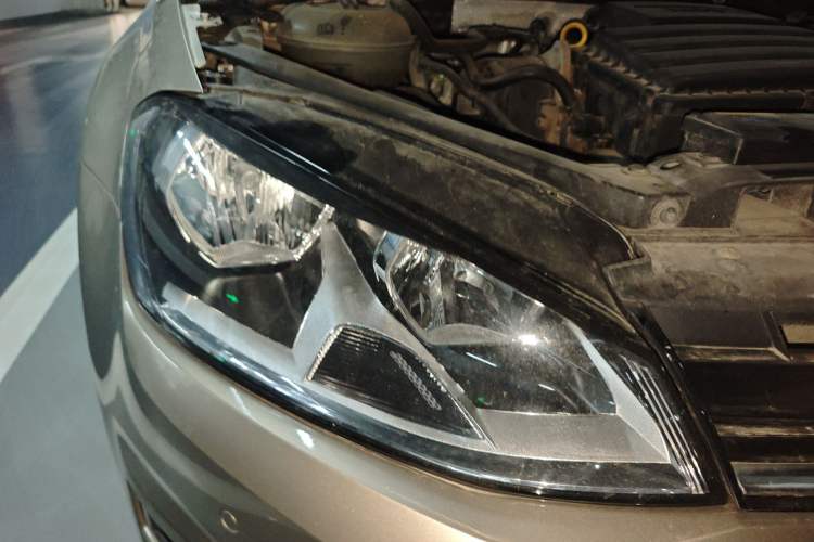 Used Volkswagen Golf 2016 1.6L Automatic Comfort Model Right Front Headlight