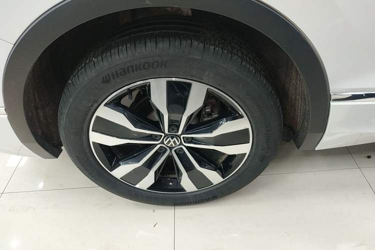 Used Volkswagen Tiguan L 2023 Restyled 330TSI Automatic Two-Wheel Drive R-Line Enhanced Comfort Version
