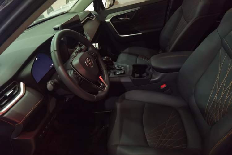 Used Toyota RAV4 2024 2.0L CVT Two-Wheel Drive Fashion Plus Edition
