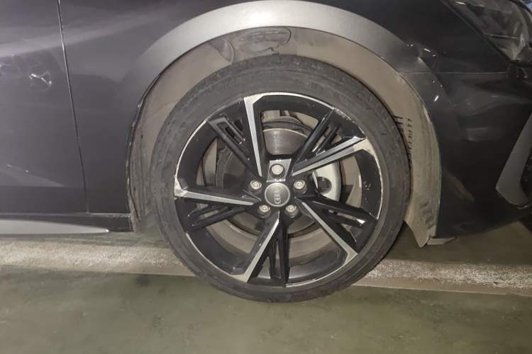 Used Audi A3 2021 A3L Limousine 35 TFSI Fashion Sport Model Right Front Wheel Hub