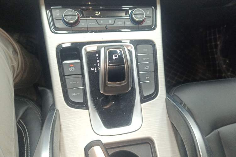 Used Geely Auto Emgrand X7 Sport 2020 1.8TD DCT Two-Wheel Drive Smart Connect 4G-Enabled Version
