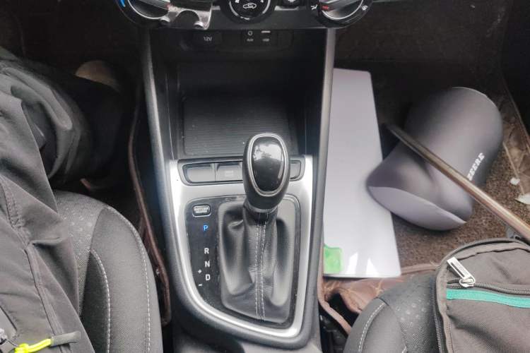 Used Hyundai Celesta 2017 1.6L Automatic Enjoyment Version GLS
