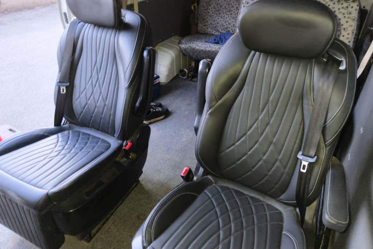 Used SAIC MAXUS Xintu V80 2014 2.5T Aotuntong Long Wheelbase Mid-Roof Model Left Rear Seat