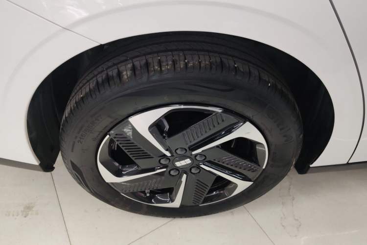 Used Geely Galaxy L6 2024 125km PLUS Dragon Edition