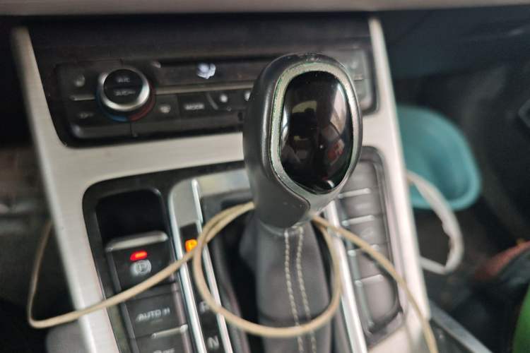 Used Geely Auto Emgrand X7 Sport 2018 1.8TD Automatic Two-Wheel Drive Smart 4G Connected Version Gear Lever