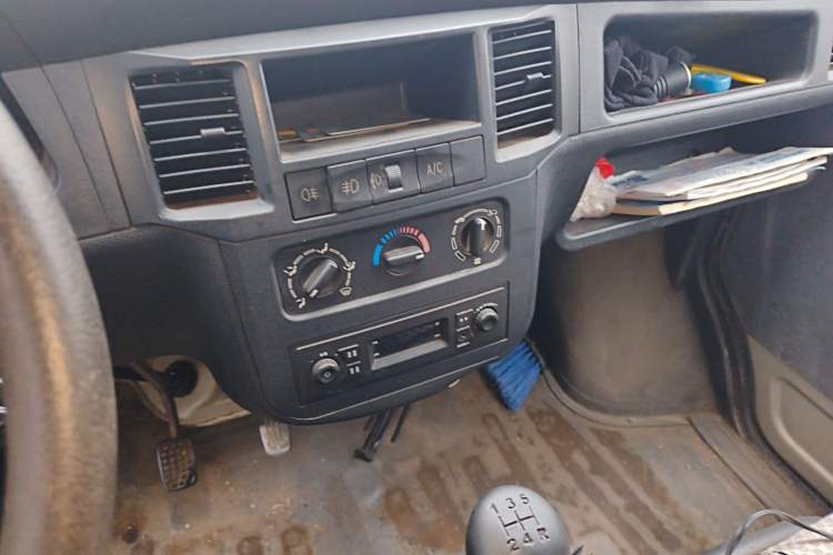 Used Wuling Zhiguang 2013 1.0L Practical Version Audio And AC Panel