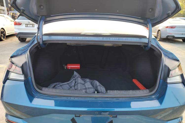 Used Hyundai Elantra 2021 1.5L CVT LUX Prestige Edition
