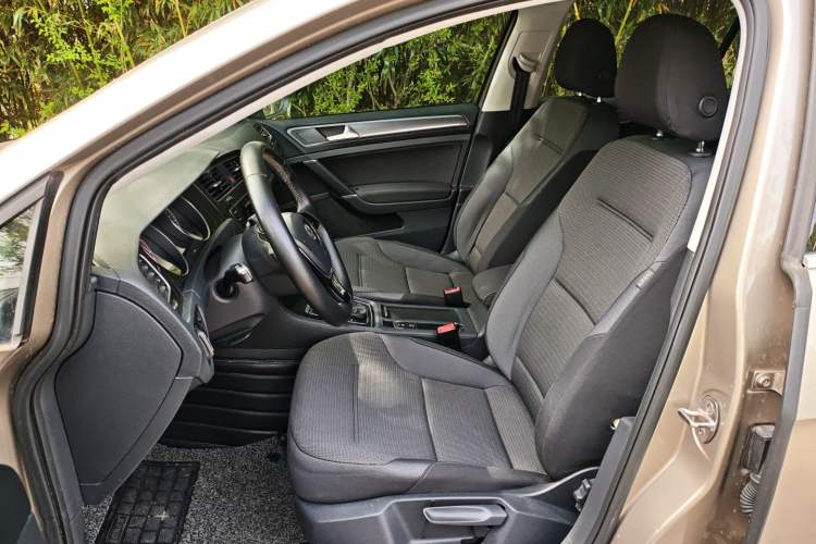 Used Volkswagen Golf 2017 1.6L Automatic Comfort Million-Vehicle Anniversary Edition